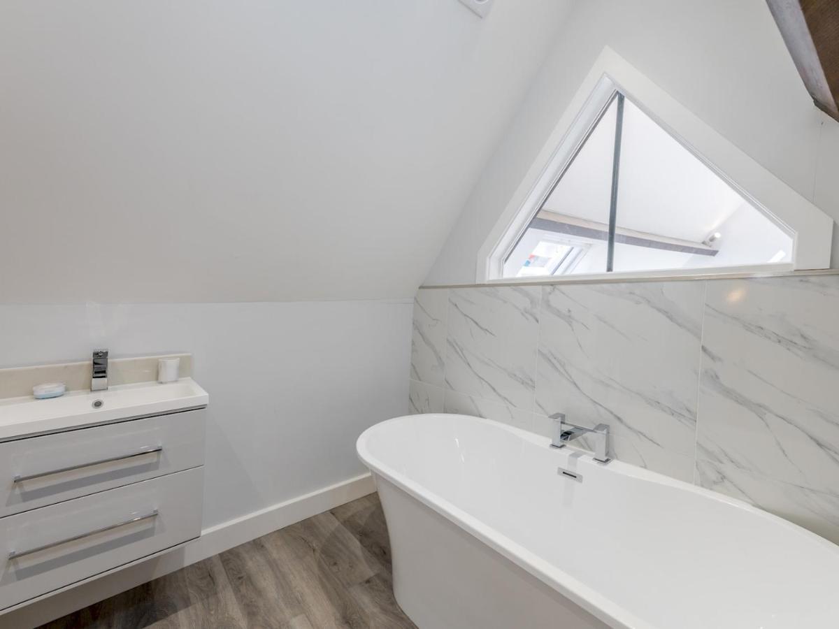 Pass The Keys Dahlia Contemporary Town Centre Apartment Шрусбъри Екстериор снимка